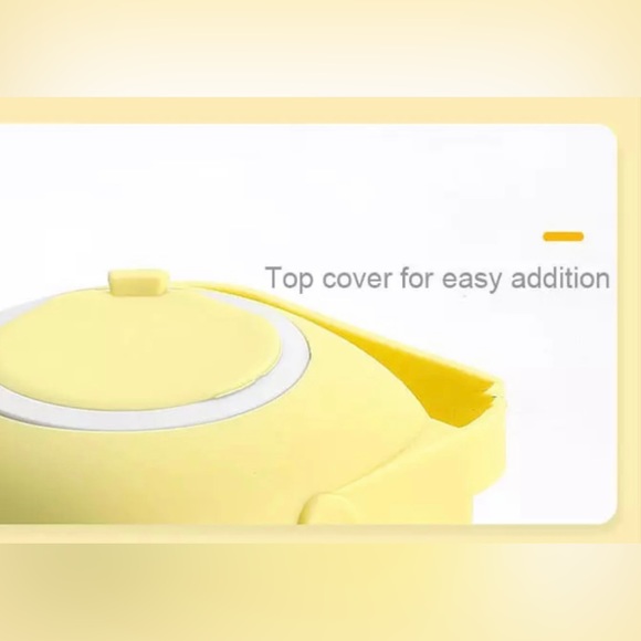 Pet Bath Brushes Massage Shampoo
Dispenser Available in Pink, Yellow and Green - Picture 13 of 15